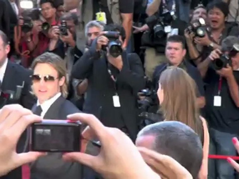 Angelina Jolie's Engagement Ring: Check Out Brad's Design in New Close-Up