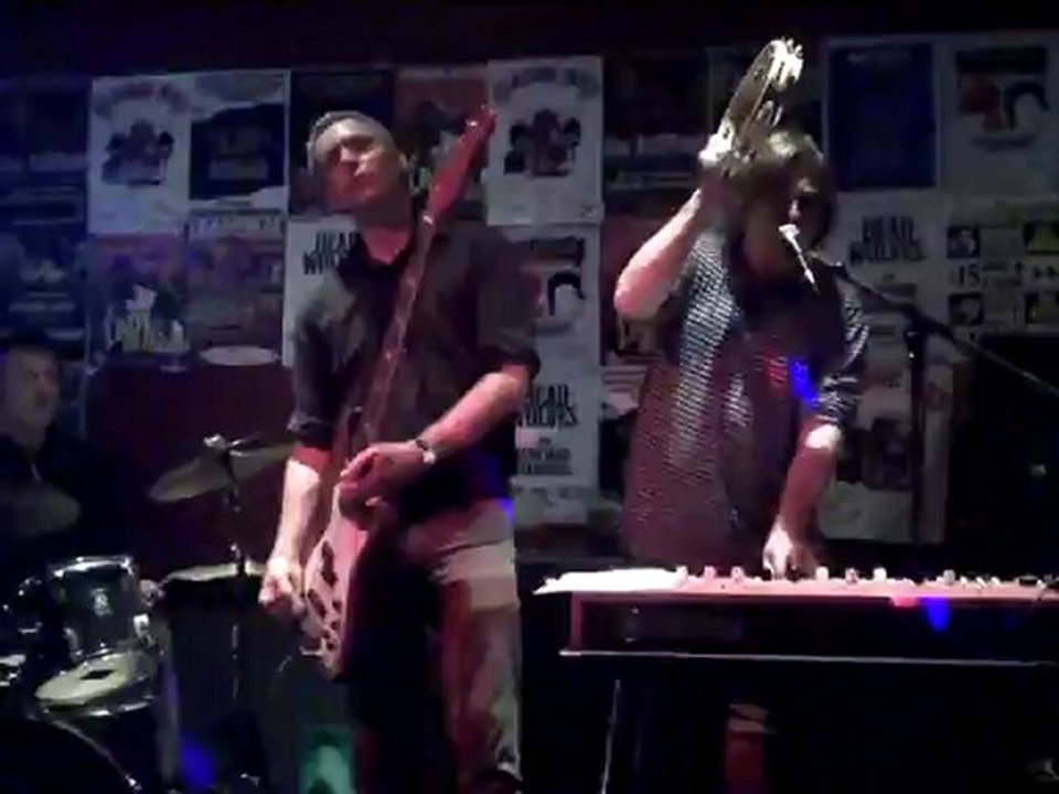 The Busymen - "Louise" (Ric's Cafe - 24th March, 2012)