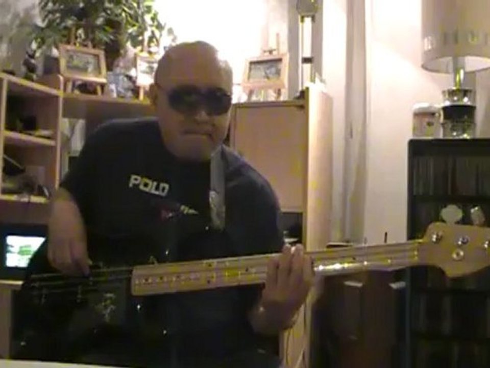 Lively up yourself Bob Marley  basscover Bob Roha