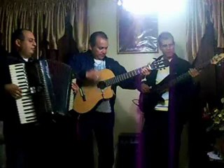 ESTOS CELOS - GRUPO MANANTIALES