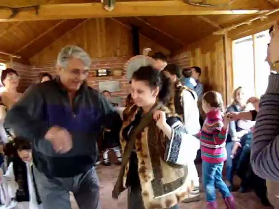 Cântec, joc şi voie bună, cu "Floare de colţ" - 15 aprilie 2012