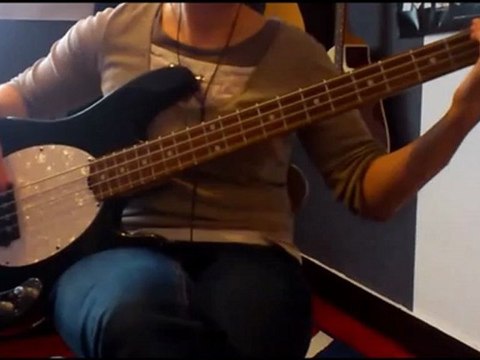 Red Hot Chili Pepers - Dani california - Basse