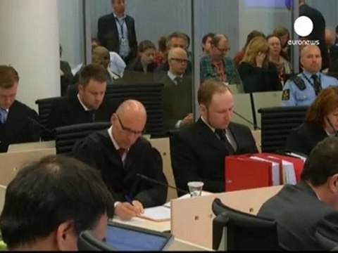 Breivik se niega a hablar de sus contactos con otros...
