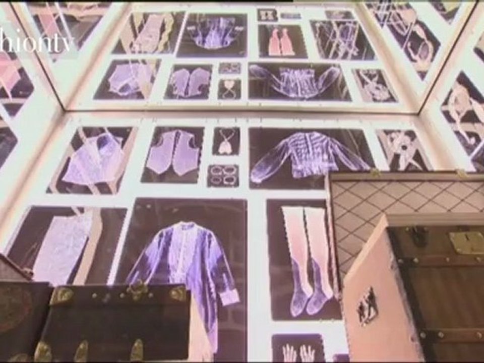 Gwyneth Paltrow at Louis Vuitton Marc Jacobs | FashionTV