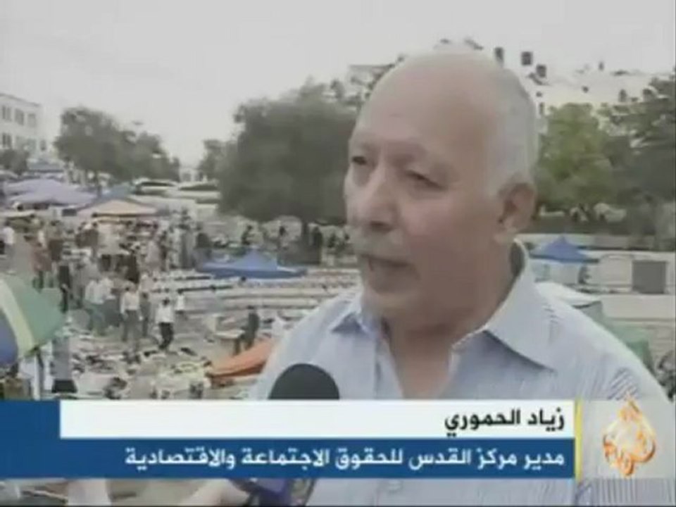 ثلاثمئة ألف فلسطيني يؤدون صلاة الجمعة الأخيرة من شهر رمضان
