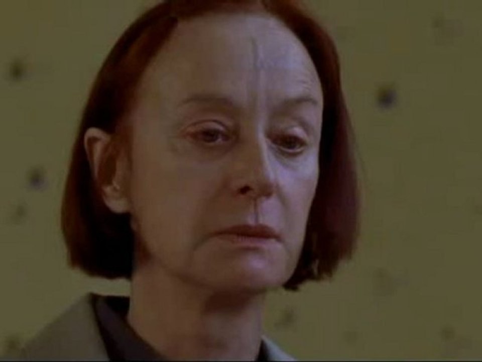 Francine Bergé (Mlle de la Perthuis) dans Famille d'Accueil