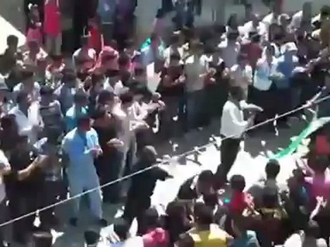 فري برس درعا كفر شمس مظاهرة رائعة نصرة لكل المدن المحاصرة 18 4 2012 Daraa