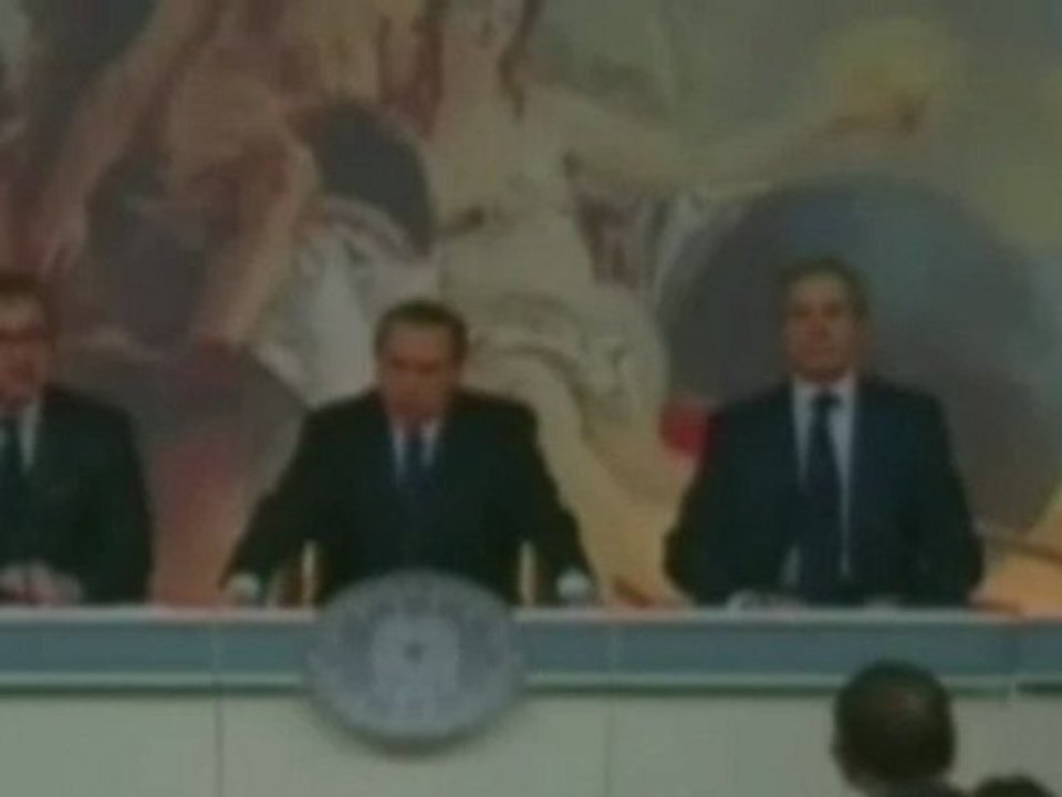 Berlusconi - Approvata norma anti prostituzione