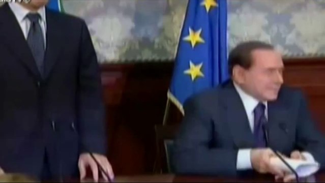 Berlusconi - I ragazzi dovrebbero fare la corte alle ragazze