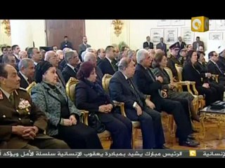 الرئيس مبارك يقلد د. مجدي يعقوب قلادة النيل العظمى