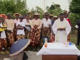 Africa Uncovered  - Turning the bones - 8 Sep 08 - Part 1