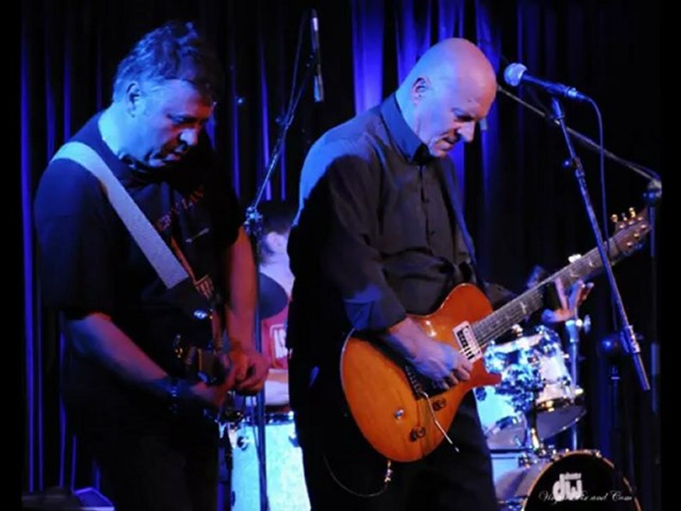 Dr Pickup plays The Texas Tbone Walk at L'Azile La Rochelle, France, 2 February 2012