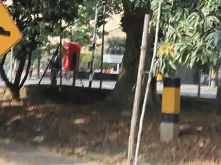 ESMAD  agrediendo estudiantes