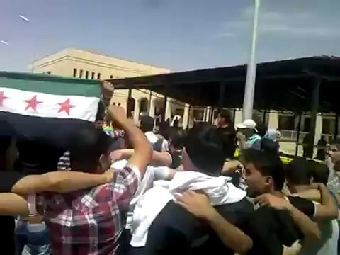 فري برس دير الزور مظاهرة كلية الآداب 18 4 2012 DeerALzoor