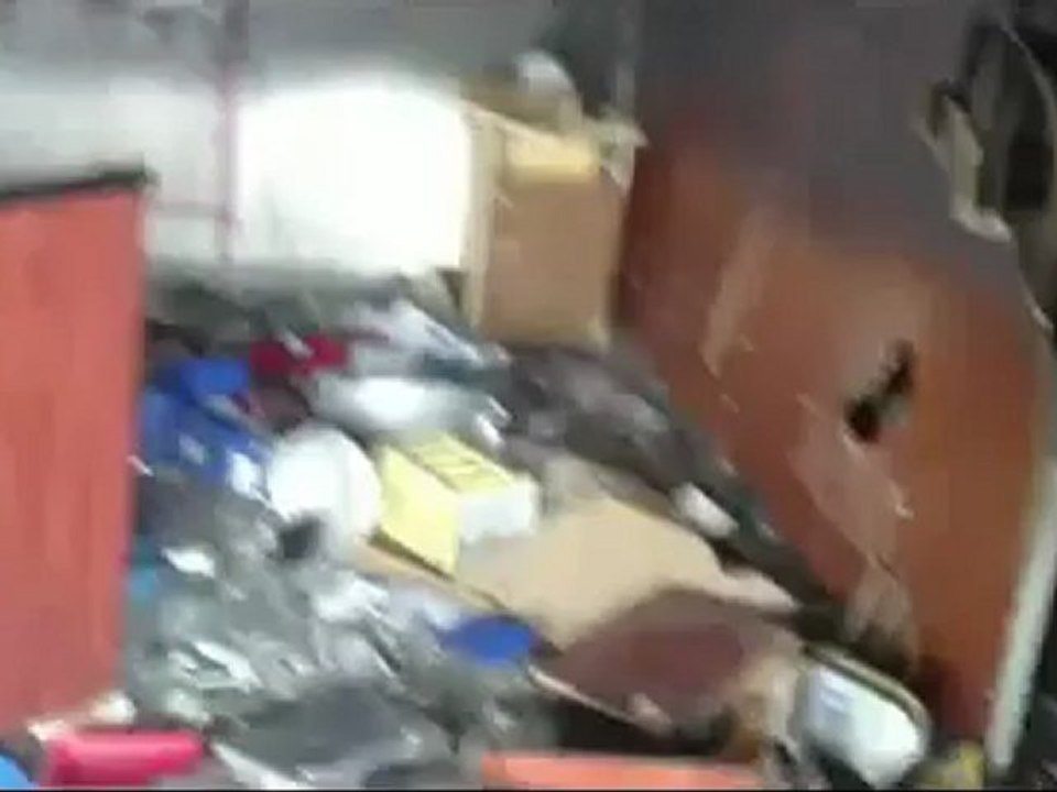 فري برس ريف حماه المحتل حرق ونهب محل عبد الباسط قشورة من قبل الأمن والشبيحة  في قرية التويني  18 4 2012 Hama