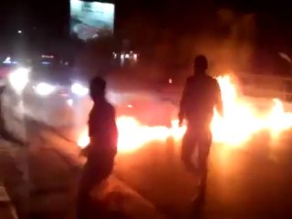 فري برس دمشق قطع الشارع بين الأمن الجنائي وامن الدولة 18   4   2012 Damascus