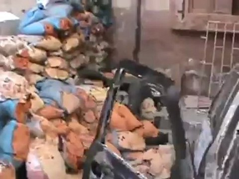 فري برس حمص شهداء مجهولوا الهوية بسبب تقطع الاوصال حي الخالدية18 4 2012 Homs +18