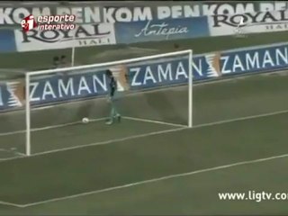 Il marque un but incroyable contre son camp de 50 mètres