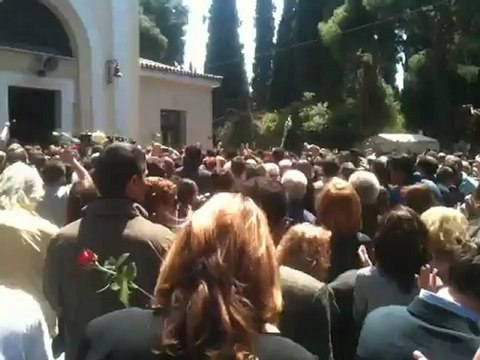 Η κηδεία του Δημήτρη Μητροπάνου 1