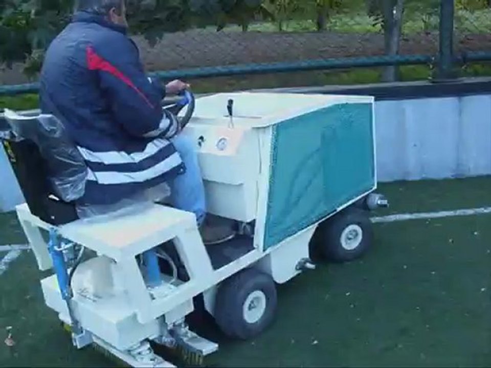 500 KG Halı Saha Kum Granül Dökme Fırçalama Ve Bakım Makinesi