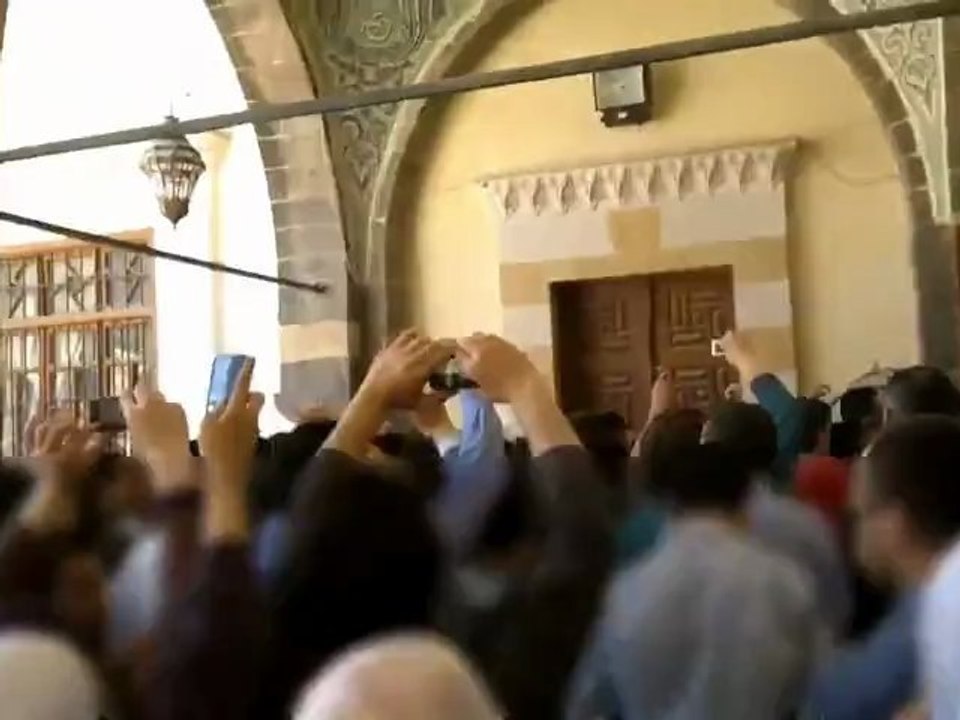 فري برس دمشق مظاهرة حاشدة داخل مسجد الدقاق في تشييع الشهيد ايمن سودان  حي الميدان الثائر19 4 2012 amascus