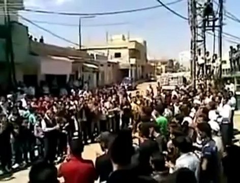 فري برس درعا كفرشمس مظاهرة صباحية تهتف للمدن المحاصرة 19 4 2012 Daraa