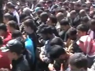 فري برس حمص  تيرمعلة الصلاة على الشهيد عزت إسبر 19 4 2012 Homs