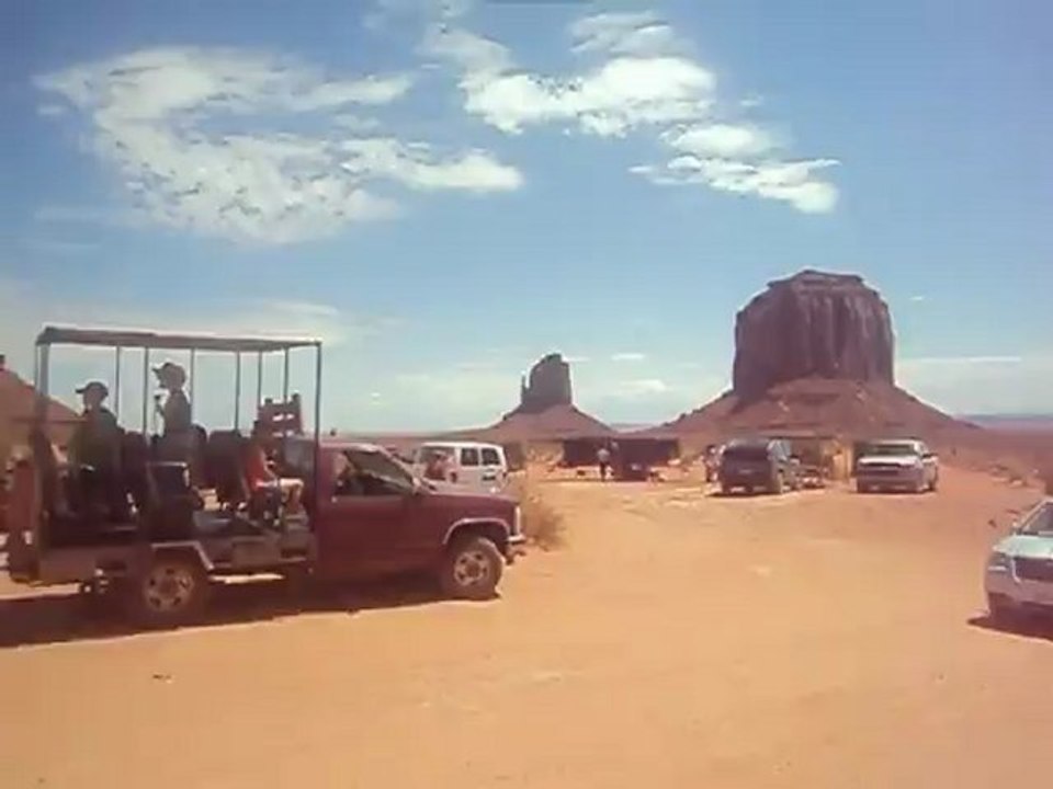 arrivée a monument valley en 4x4 avec les indiens navajos