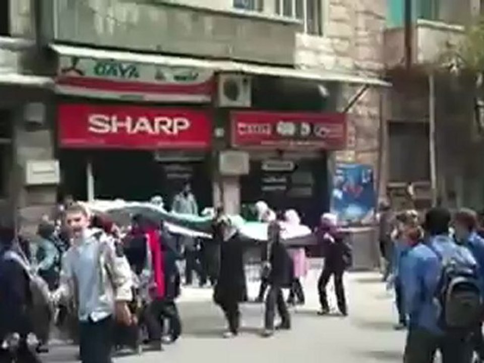 فري برس ريف دمشق طلاب التل الأحرار وتحية تحية للشباب التلية 19 4 2012 Damascus