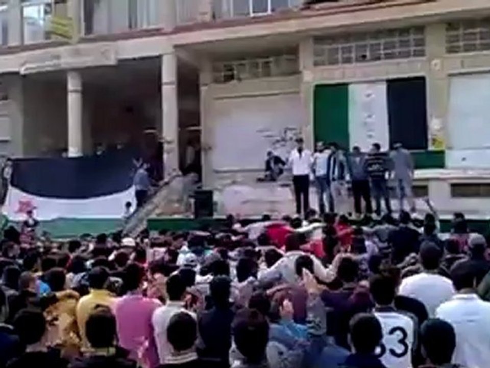 فري برس حمص الصامدة أحرار الوعر مظاهرة الصمود 19 4 2012 ج1 Homs