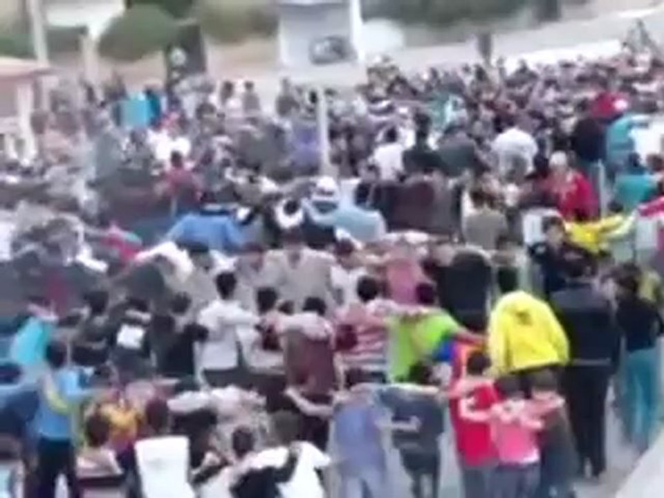 فري برس درعا المحطة مظاهرة احرار حي الكاشف 19 4 2012 ج2 Daraa