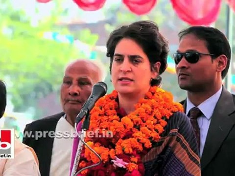 Priyanka Gandhi Vadra in Bachharawan (Raebareli) seeks support for Congress in UP