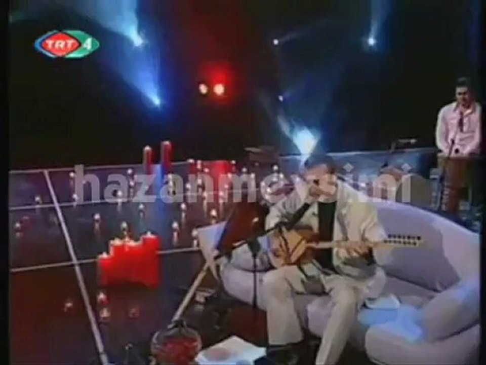 Cengiz ÖZKAN    "BİR AY DOĞAR İLK AKŞAMDAN"