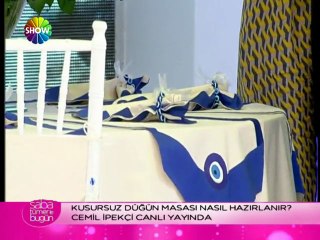 Cemİl İpekçi Düğün masası için örnek gösteriyor