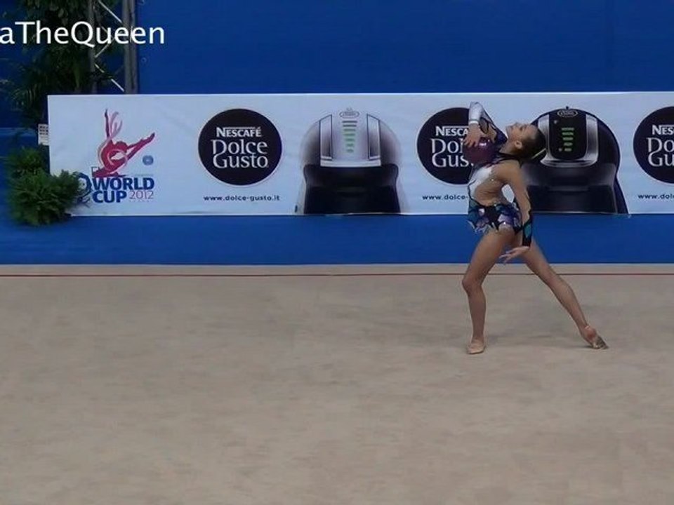 Luiza Filiorianu 2012 WC Pesaro Q ball