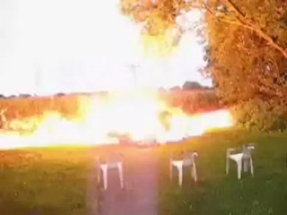 Régis allume un feu