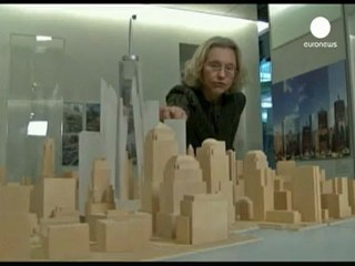 Silvio Berlusconi aparece por sorpresa en una audiencia...