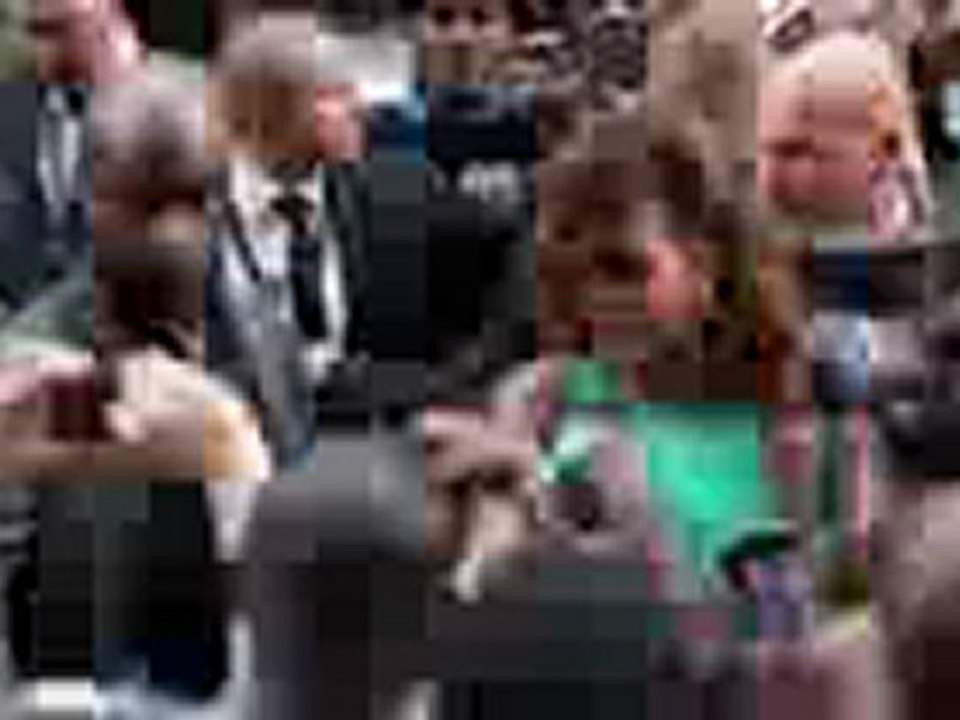 How Does Rihanna Draw A Crowd? Sex Appeal!