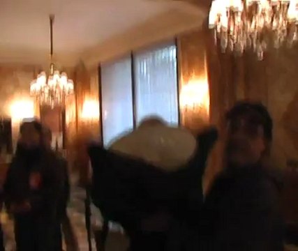 Les anticapitalistes s'invitent au Crillon