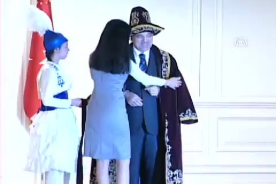 Gül, çocukları kabul etti