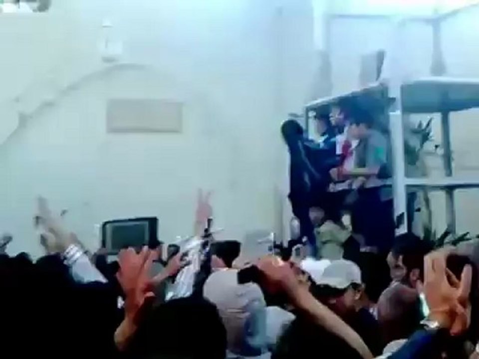 فري برس جبلة جامع المنصوري   جمعة ننتصر ويهزم الاسد  20 4 2012 Jablla