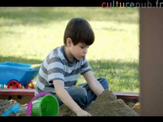 Poop & chat: cats embarassed by human masters