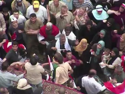 Egyptians rally against ex-regime hold-overs