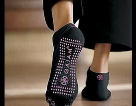 Gaiam All Grip Yoga Socks Pink Dots, Small/Medium
