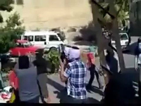 فري برس دمشق مظاهرة حي الفاروق في المزة جمعة سننتصر و يهزم الأسد 20 4 2012 Damascus