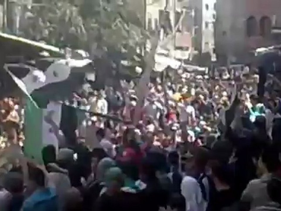 فري برس دمشق حي الزهور مظاهرة حاشدة بالقرب من مسجد عمر بن الخطاب جمعة سننتصر ويهزم الأسد20 4 202 ج3 Damascus