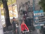 فري برس دمشق القابون عناصر الامن والشبيحة تقوم بمسح ما خطه 20 4 2012 Damascus