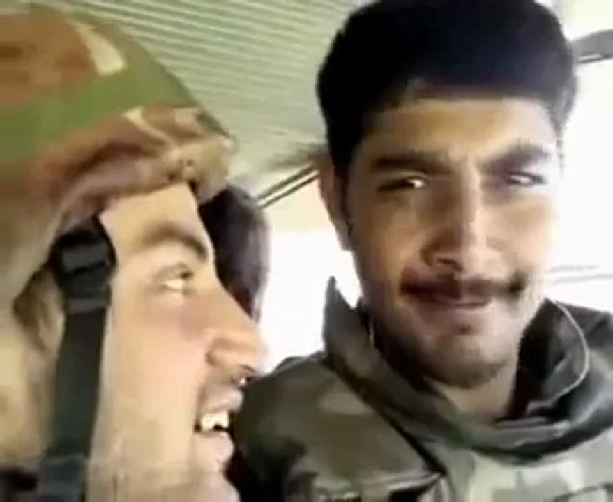 فري برس شبيحة اغبياء يغنون اغاني الثورة  سورية بدها حرية إدلب Aleppo