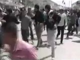 فري برس حماه المحتلة تفريق  المظاهرة من قبل الحواجز الأمنية الموجودة في قلعة المضيق 20 4 2012 Hama