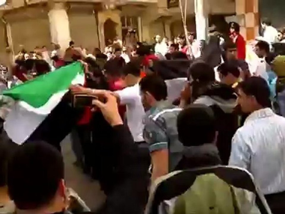 فري برس حلب حي المشهد جامع المؤمنين سننتصروينهزم الأسد 20 4 2012 Aleppo